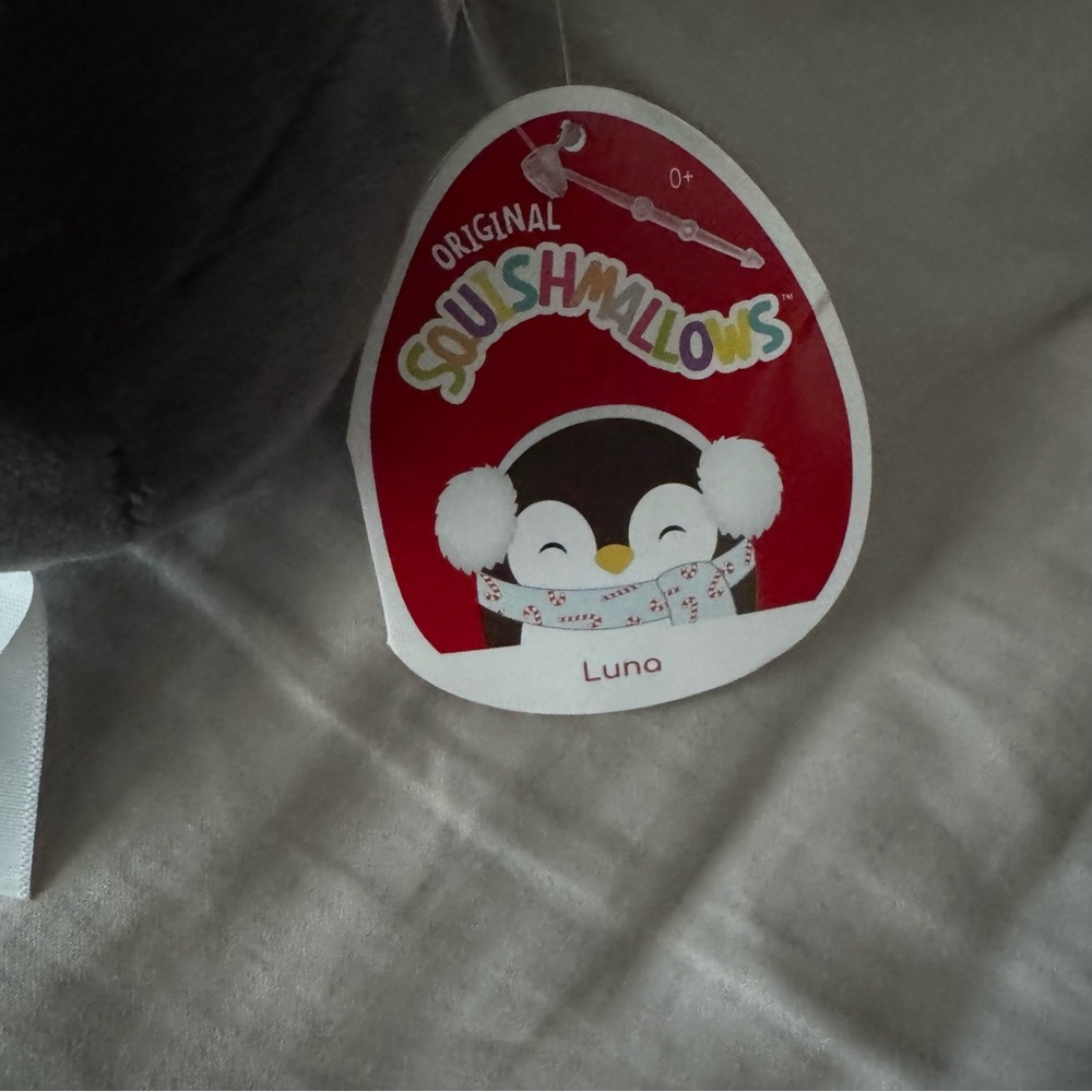 Squishmallow Luna the penguin - Picture 2 of 5
